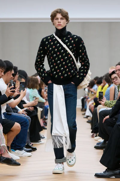 Look 15